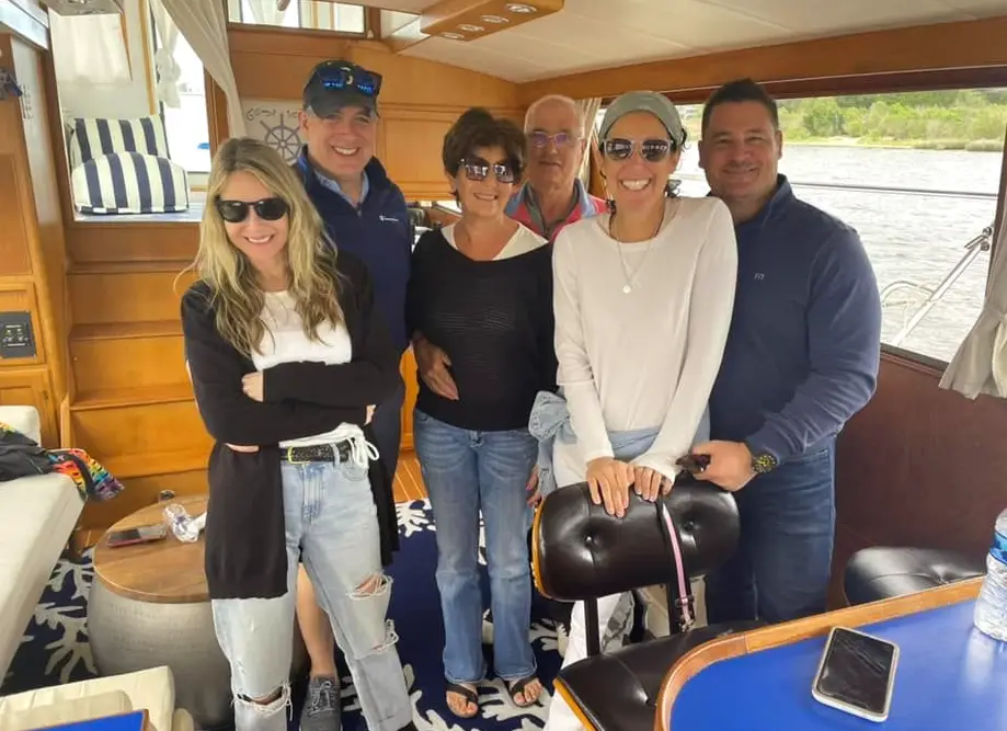 Glamorous Shopping Cruise