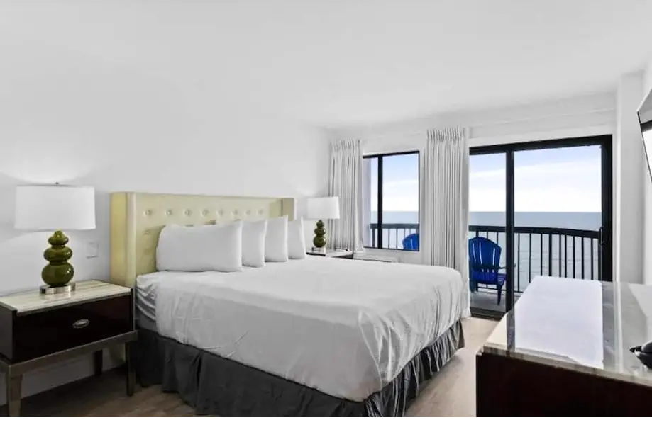 TRIPLE CORNER SUITE GRANDE BEACH RESORT